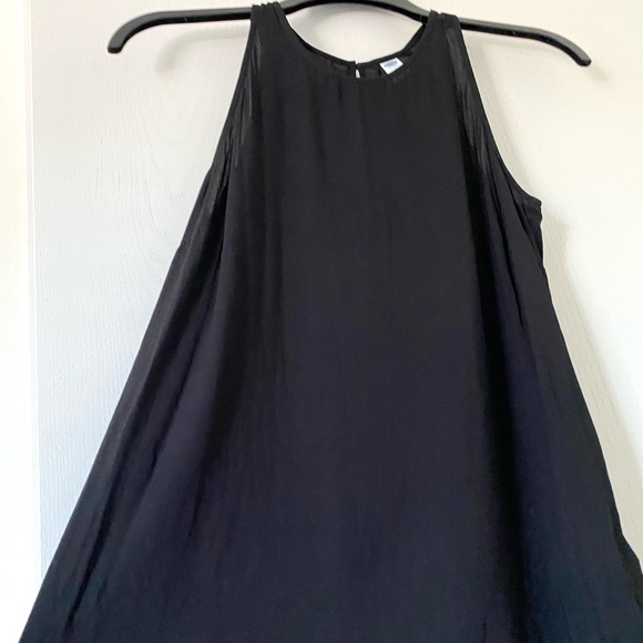 Old Navy Black Sleeveless Top - Keyhole back - Picture 5 of 8